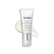 Un tubo de Medik8 Advanced Day Eye Protect con una clasificación SPF 30.