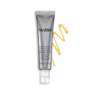 Medik8 Crystal Retinal Ceramide Eye 6: Tubo de crema junto a una muestra en zigzag de crema amarilla sobre un fondo blanco. Dos distintivos plateados destacan «GANADOR DE MÁS DE 4 PREMIOS GLOBALES» y «TECNOLOGÍA PATENTADA PRIMERA EN EL MUNDO».
