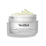El tarro de cristal de Medik8 Daily Radiance Vitamin C aparece abierto con una generosa punta de crema amarillo pálido en la parte superior. El texto identifica el producto como una crema hidratante dos en uno C-Tetra Cream SPF 30 de 50 mL.