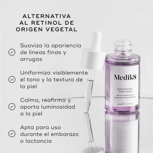 Se muestra un frasco cuentagotas de vidrio morado del sérum Bakuchiol Peptides con su cuentagotas. A la izquierda, el texto destaca el producto como una “ALTERNATIVA VEGETAL AL RETINOL” con beneficios que incluyen:

Suavizar líneas finas y arrugas
Unificar visiblemente el tono y la textura de la piel
Calmar, rellenar e iluminar la apariencia de la piel
Ser apto para su uso durante el embarazo y la lactancia-hover-30