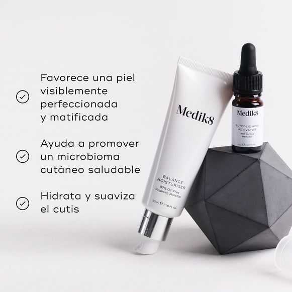 Balance Moisturiser y Glycolic Acid Activator están colocados sobre un objeto geométrico gris. Tres viñetas con marcas de verificación destacan los beneficios:

Favorece una piel visiblemente perfeccionada y matificada
Ayuda a promover un microbioma cutáneo saludable
Hidrata y suaviza el cutis-hover-31