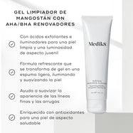 Tubo de Medik8 Surface Radiance Cleanse sobre un fondo brillante con gráficos de marcas de verificación. El texto destaca sus beneficios: ácidos iluminadores y exfoliantes para un brillo juvenil, fórmula refrescante de gel a espuma ligera que suaviza la piel, ayuda a reducir líneas finas y arrugas, y está enriquecido con antioxidantes para una piel de aspecto saludable.