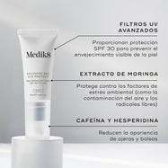 El tubo de Advanced Day Eye Protect se encuentra sobre un pedestal blanco. El texto destaca los filtros UV avanzados para protección SPF 30, el extracto de moringa para proteger frente a los agresores ambientales, y la cafeína y hesperidina para reducir las ojeras y la hinchazón.