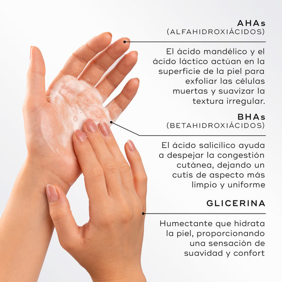 Primer plano de unas manos creando una espuma ligera, destacando los ingredientes clave de Medik8 Surface Radiance Cleanse. El texto describe los AHA (ácido mandélico y ácido láctico) para la exfoliación superficial, los BHA (ácido salicílico) para descomponer la congestión de los poros y la glicerina para hidratar y humectar la piel.-hover-18