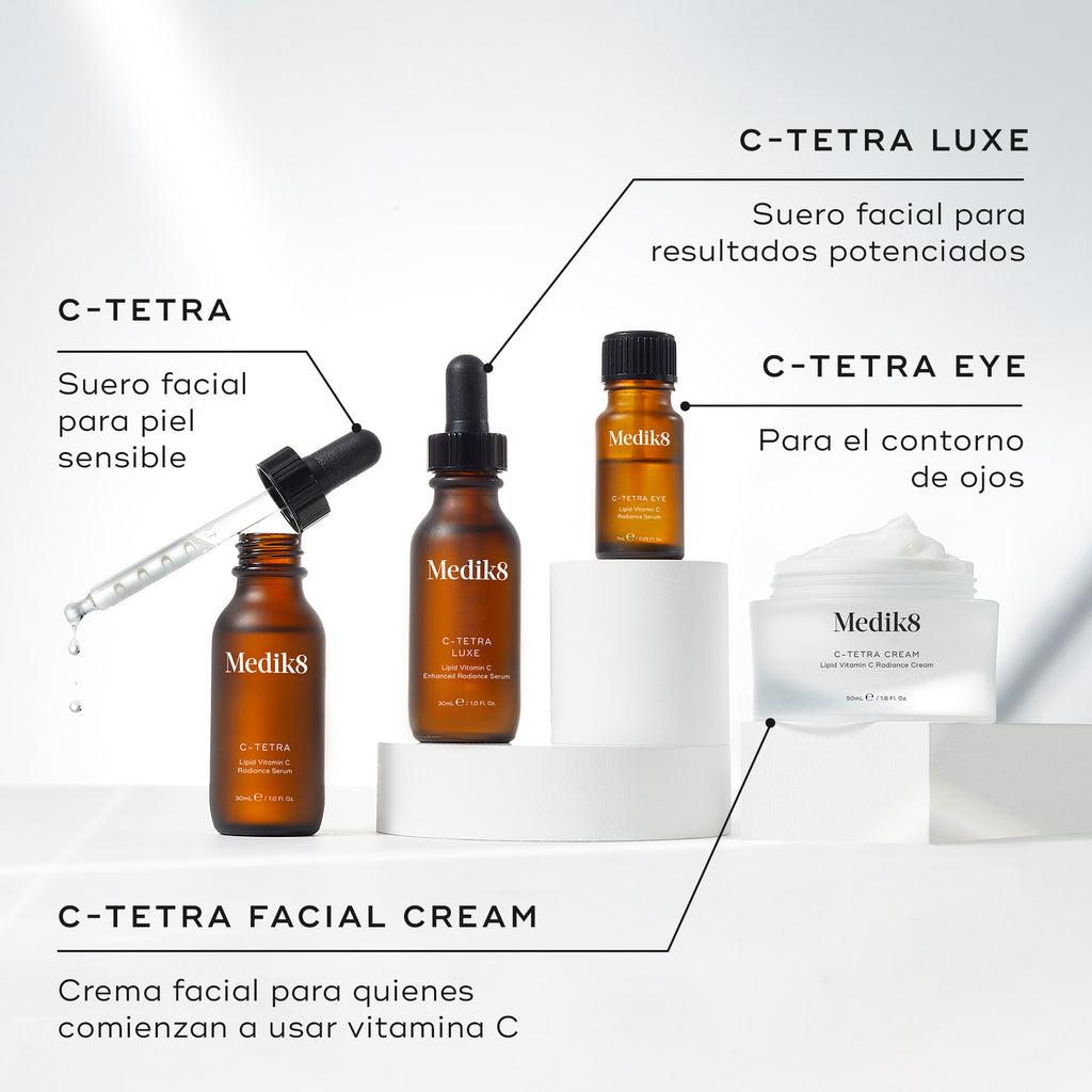 Una colección de cuatro productos de vitamina C de Medik8 se muestran sobre pedestales circulares blancos en un fondo limpio. La imagen incluye:

C-Tetra: sérum facial para piel sensible
C-Tetra Luxe: sérum facial para resultados más intensivos
C-Tetra Eye: para el contorno de ojos
C-Tetra Cream: crema facial hidratante para usuarios nuevos de vitamina C