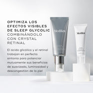 Los tubos de Medik8 Crystal Retinal 6 y Sleep Glycolic están colocados sobre pedestales circulares blancos sobre un fondo blanco limpio. El texto aconseja: «OPTIMIZA LOS EFECTOS VISIBLES DE SLEEP GLYCOLIC COMBINÁNDOLO CON CRYSTAL RETINAL», indicando que el ácido glicólico y el retinal «potencian mutuamente los beneficios de suavidad, luminosidad y descongestión».

