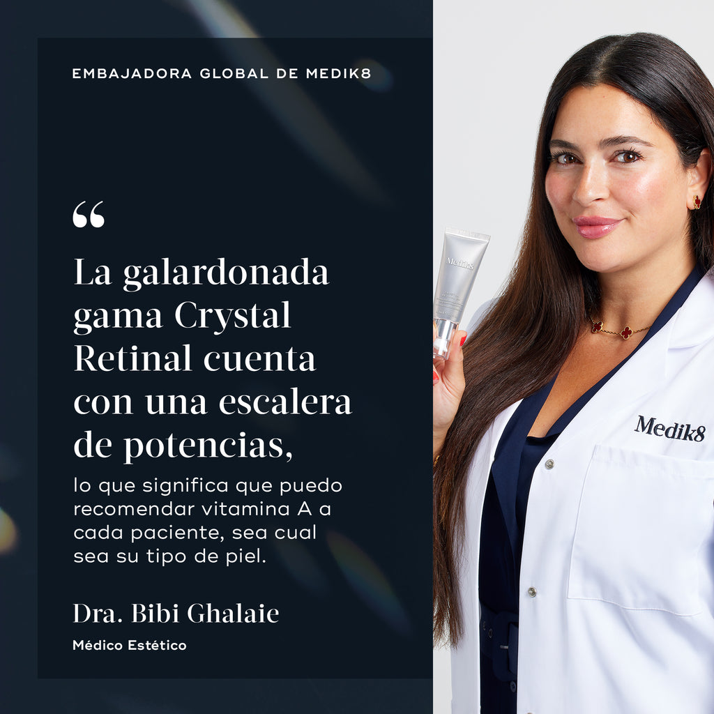 Dr. Bibi Ghalaie sonríe mientras sostiene un tubo plateado de Crystal Retinal. Una cita suya indica: «La galardonada gama Crystal Retinal cuenta con una escala progresiva de intensidades, lo que me permite recomendar vitamina A a cualquier paciente, independientemente de su tipo de piel».
